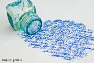 Tintenfass und Schrift